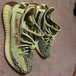Yeezy 350 v2 frozen yellow size 8